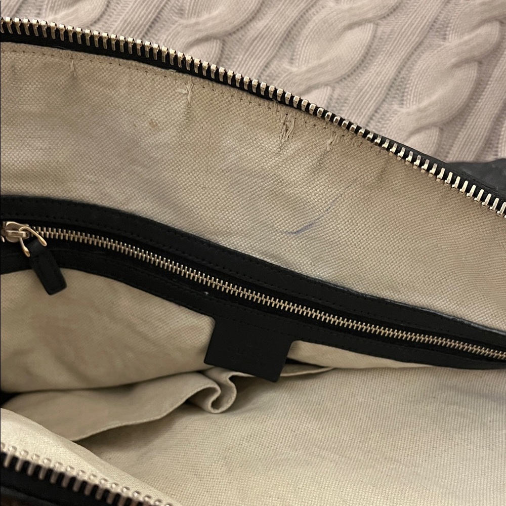 Gucci Black Textured Leather Shoulder Bag - Picture 6 of 11